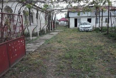 Casă cu 3 camere în Străjescu