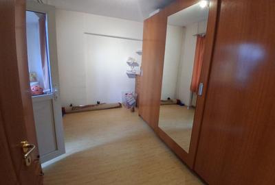 GARA VAMA VECHE 2 CAMERE DECOMANDAT 56 MP BLOC 1985  COD 160854 - 3