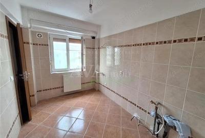 Apartament 4 camere decomandat Milcov-Bacau - 12