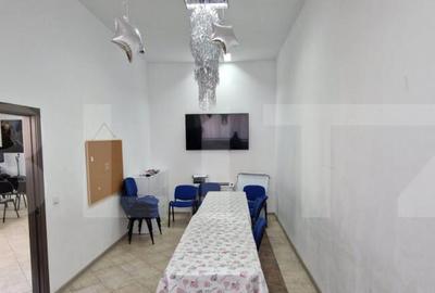 Spatiu comercial de vanzare, 181 mp, in partea de jos a oras - 11