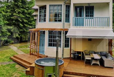 Casă cu 5 camere în Central