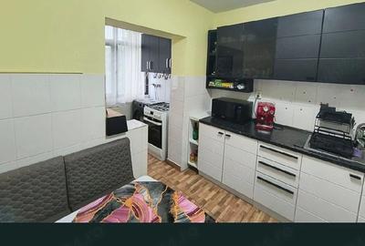 Apartament cu 3 camere decomandat în Micro 16 - 3