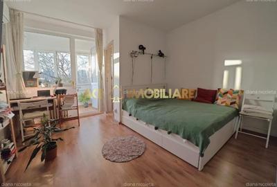 Garsonieră decomandată, mobilată în 1 Mai - 2