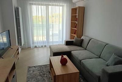 Apartament cu 3 camere semidecomandat, mobilat în Văcăresti