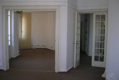 Clădire Istorică Elegantă - Interbelică cu Potențial Comercial - 12