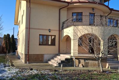 Casă cu 9 camere cu Canalizare în Tăbăcari - 2