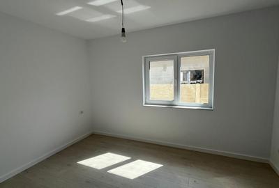 Duplex cu 3 camere cu Canalizare în Moșnița Veche - 8