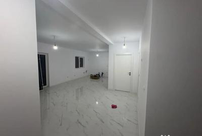 Casă cu 5 camere cu Teren 500 Mp în Central - 2