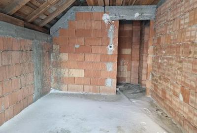 Casă cu 7 camere cu Teren 1251 Mp în Piatra - 4