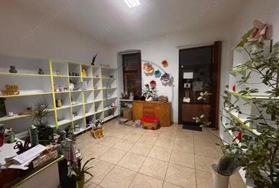 Spațiu comercial, de 95 mp, în Central - 4