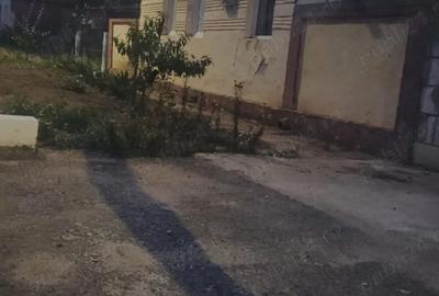 De vanzare proprietate spa?ioasa 2 case + curte generoasa - 1