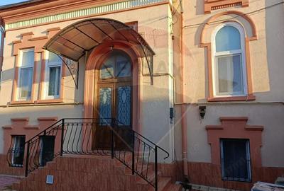 Casa / Vila de vanzare cu 387 mp teren in zona Centrala Gala?i