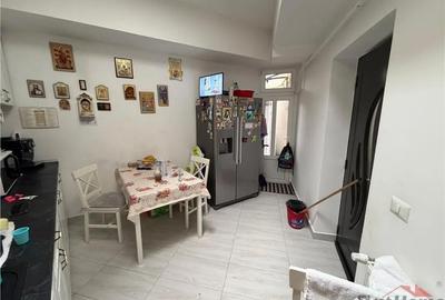 Casă cu 3 camere cu Canalizare în Tăbăcari - 1