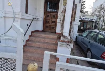 A 31 Proprietarul ofera spre inchiriere,300 mp utili in fata Inspectoratului Scolar ,strada Oituz,33 - 1