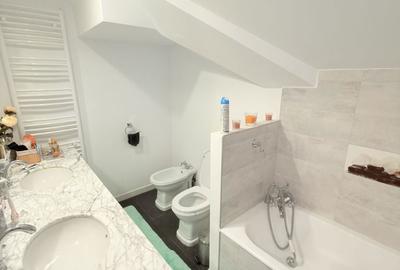 Casă cu 4 camere cu Teren 1035 Mp în Curtești - 1