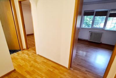 Inchiriez apartament 3 camere nemobilat zona Micalaca - ID : RH-43738 Inchiriez apartament 3 camere nemobilat zona Micalaca - ID : RH-43738 - 3