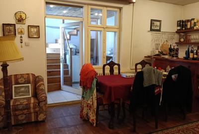 Casa interbelica, renovata total, centrul Perisului, cu vedere la lacul Cocioc Casa interbelica, renovata total, centrul Perisului, cu vedere la lacul Cocioc - 9