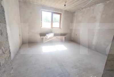 Casă cu 3 camere cu Teren 3500 Mp în Central - 3