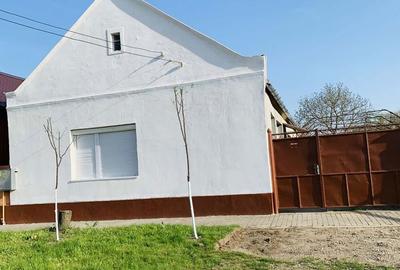 Casă cu 4 camere în Vinga