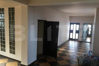 Casă cu 5 camere cu Teren 1700 Mp în Ulmi - 2