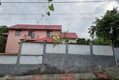 Casă cu 6 camere în Groși - 1