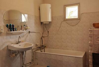 Casă cu 3 camere decomandat în Uliești - 4