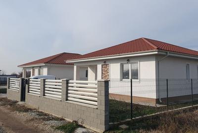 Casa dintre lacuri, Crevedia, cartier nou. - 2