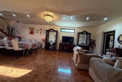 Casă cu 4 camere în Central - 2