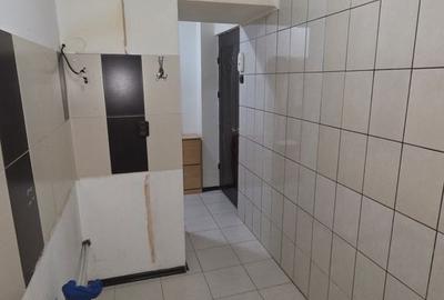 Apartament cu 2 camere semidecomandat în Km 4 - 3