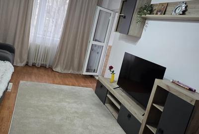 Apartament cu 3 camere decomandat în Apărătorii Patriei