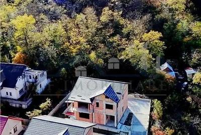 Casa de vanzare cu priveliste frumoasa - 5