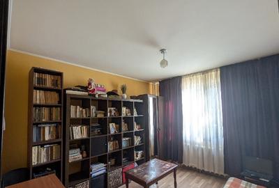 Apartament cu 3 camere semidecomandat în Olteniței