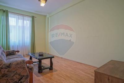 Apartament cu 3 camere semidecomandat, mobilat în Cetatea - 12