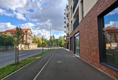 Central, Spatiu  Comercial - 2