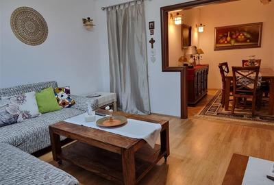 Apartament cu 3 camere semidecomandat, mobilat în Unirii