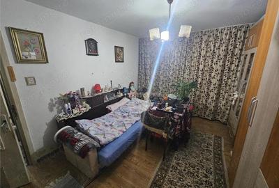 Apartament cu 3 camere nedecomandat în Micro III - 11