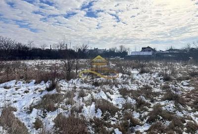 Teren de 3400 mp, în Livezi