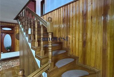 Casă cu 5 camere cu Teren 1200 Mp în Halmeu - 10