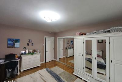 Casă cu 4 camere cu Teren 3000 Mp în Central - 3