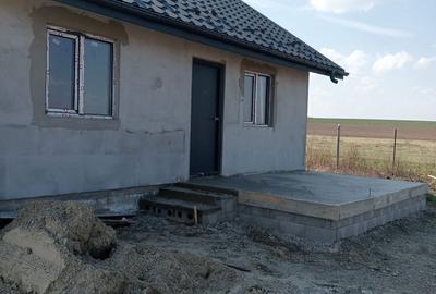 Casă cu 2 camere cu Teren 500 Mp în Voinești - 3