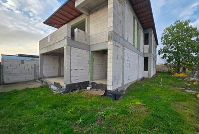 Casa la rosu + acoperis complet - 1