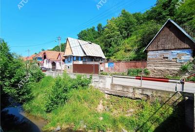 Proprietate unicat-casa traditionala din lemn 930 mp teren i