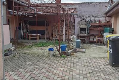Casă cu 2 camere cu Teren 187 Mp în Central