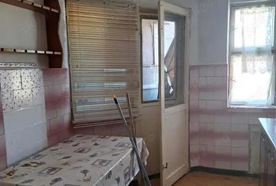 Apartament 3 camere de vanzare , Str. Astronautilor , Micro 16 , 56.900 euro neg. , etaj 4 - 4