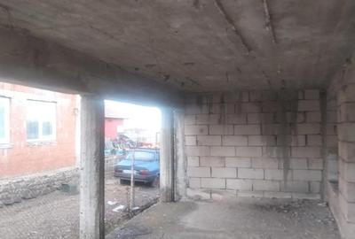 Casă cu 6 camere în Carani - 2