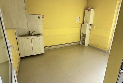 Spațiu comercial, de 2,000 mp, în Central - 4