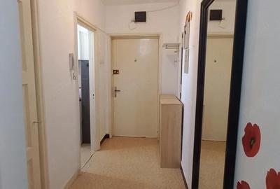 Garsonieră decomandată în 1 Mai - 1