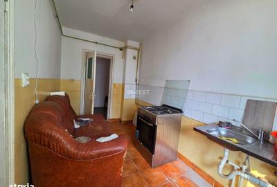 Apartament cu 3 camere decomandat în Albești