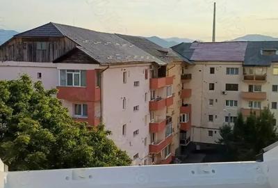 Inchiriez camera - spa?iu mansarda, str. Hortensiei - 8