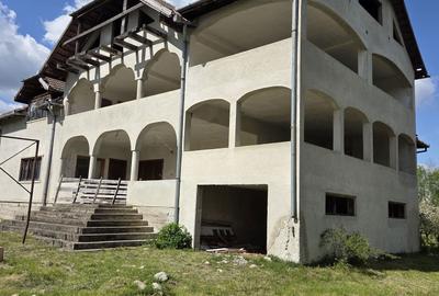 Casă cu 4 camere în Cârnești - 2